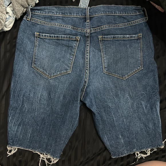 Old Navy distressed Bermuda shorts - Picture 2 of 2